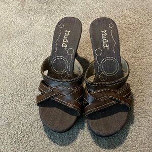 Mudd Chachi Brown Slip-On Sandals Size 9 - Trendy, Vintage